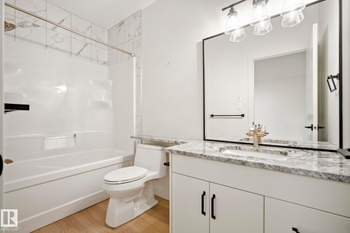 8803 Strathearn Drive, Edmonton, AB - Indoor Photo Showing Bathroom