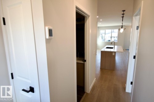 Upper 2232 Muckleplum Crescent Sw, Edmonton, AB - Indoor Photo Showing Other Room