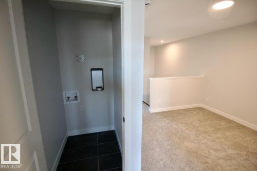 Upper 2232 Muckleplum Crescent Sw, Edmonton, AB - Indoor Photo Showing Other Room
