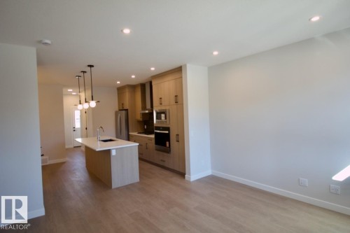 Upper 2232 Muckleplum Crescent Sw, Edmonton, AB - Indoor Photo Showing Kitchen
