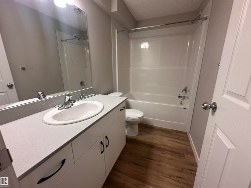 1728 Erker Way, Edmonton, AB - Indoor Photo Showing Bathroom