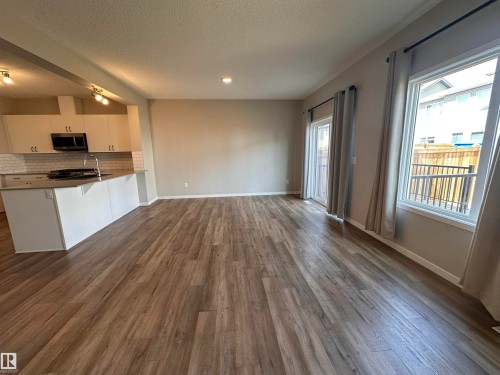 1728 Erker Way, Edmonton, AB - Indoor Photo Showing Kitchen