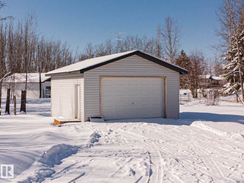 8 Main Street, Entwistle, AB - Outdoor