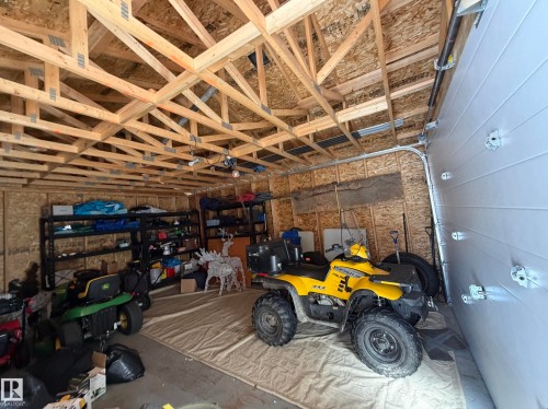 8 Main Street, Entwistle, AB - Indoor Photo Showing Garage