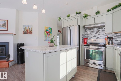 8 Main Street, Entwistle, AB - Indoor Photo Showing Kitchen With Upgraded Kitchen