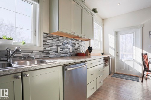 8 Main Street, Entwistle, AB - Indoor Photo Showing Kitchen With Double Sink