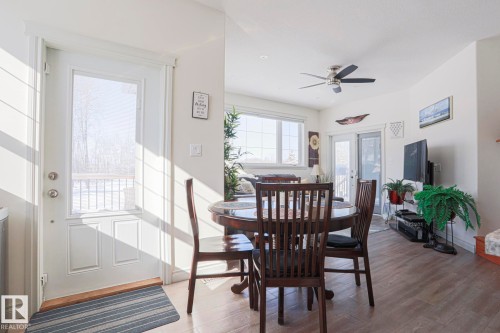 8 Main Street, Entwistle, AB - Indoor Photo Showing Dining Room