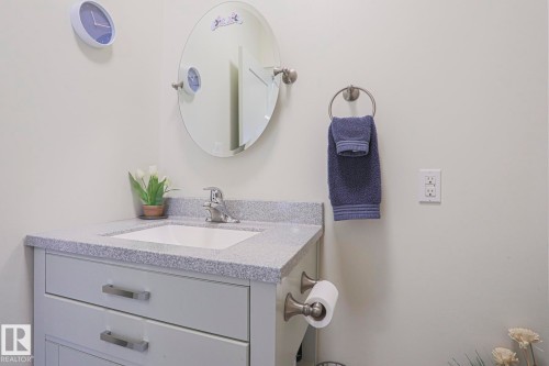 8 Main Street, Entwistle, AB - Indoor Photo Showing Bathroom