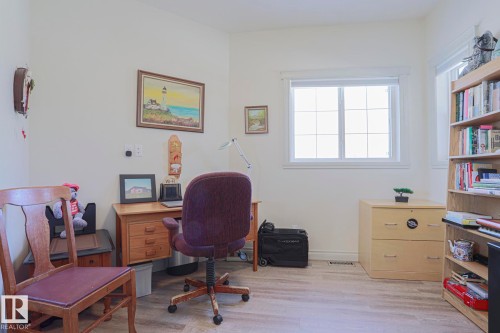8 Main Street, Entwistle, AB - Indoor Photo Showing Office