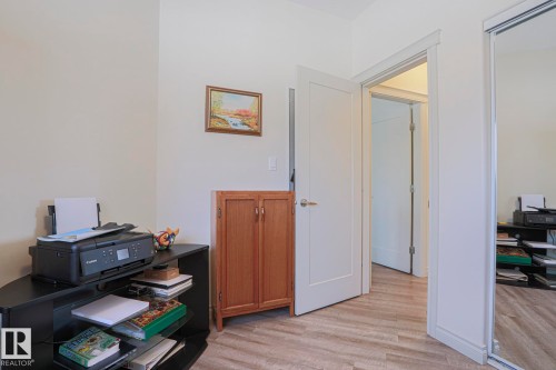 8 Main Street, Entwistle, AB - Indoor Photo Showing Other Room