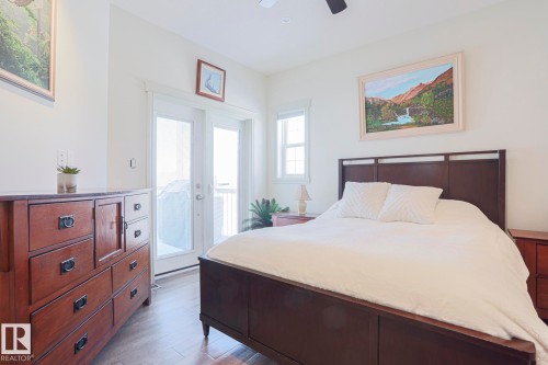 8 Main Street, Entwistle, AB - Indoor Photo Showing Bedroom