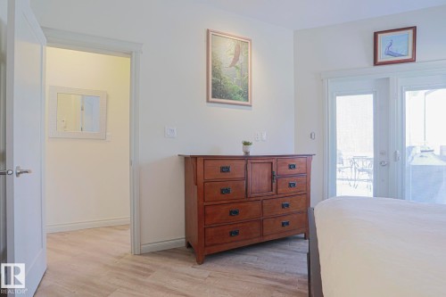 8 Main Street, Entwistle, AB - Indoor Photo Showing Bedroom