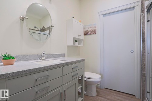 8 Main Street, Entwistle, AB - Indoor Photo Showing Bathroom