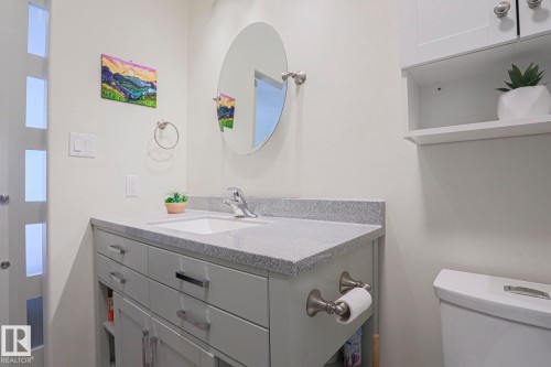 8 Main Street, Entwistle, AB - Indoor Photo Showing Bathroom