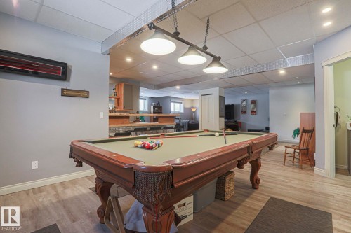 8 Main Street, Entwistle, AB - Indoor Photo Showing Other Room