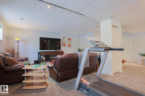 8 Main Street, Entwistle, AB - Indoor