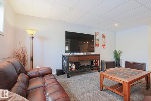 8 Main Street, Entwistle, AB - Indoor