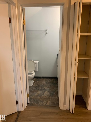 10831 80 Avenue, Edmonton, AB - Indoor Photo Showing Bathroom