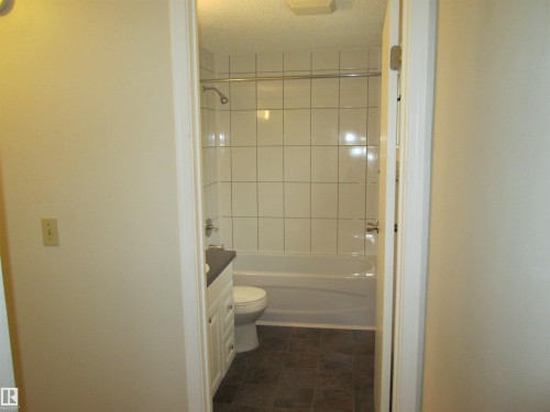 10831 80 Avenue, Edmonton, AB - Indoor Photo Showing Bathroom