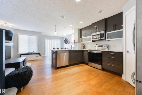 60 Vanderbilt Common, Spruce Grove, AB - Indoor Photo Showing Kitchen With Upgraded Kitchen