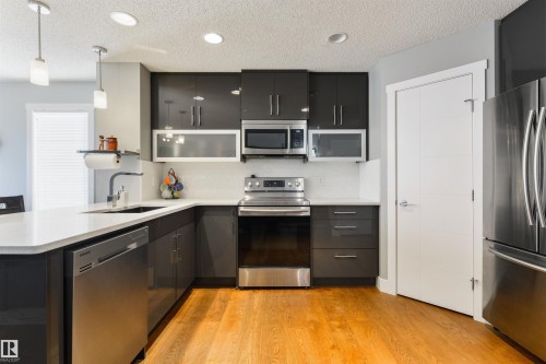 60 Vanderbilt Common, Spruce Grove, AB - Indoor Photo Showing Kitchen With Upgraded Kitchen