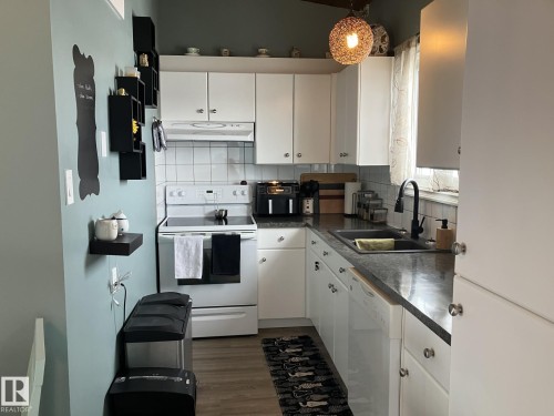 14622 118 Street, Edmonton, AB - Indoor Photo Showing Kitchen