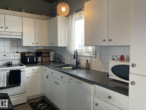 14622 118 Street, Edmonton, AB - Indoor Photo Showing Kitchen