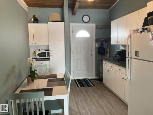 14622 118 Street, Edmonton, AB - Indoor Photo Showing Kitchen
