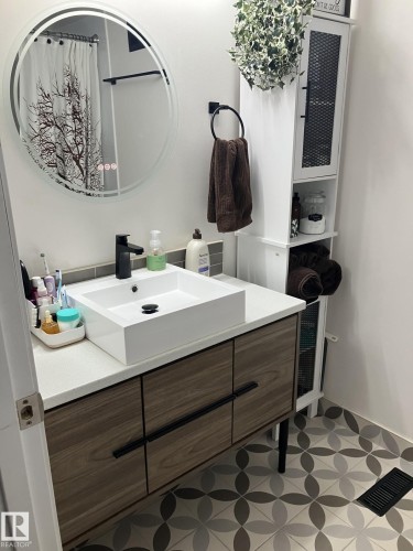14622 118 Street, Edmonton, AB - Indoor Photo Showing Bathroom