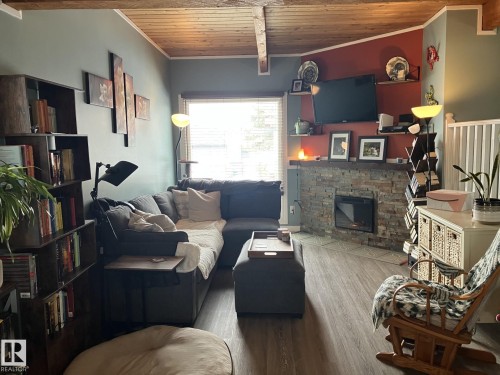 14622 118 Street, Edmonton, AB - Indoor Photo Showing Living Room With Fireplace