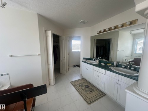 11524 14A Avenue, Edmonton, AB - Indoor Photo Showing Bathroom