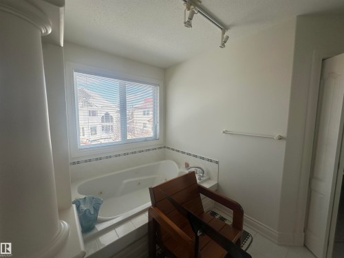 11524 14A Avenue, Edmonton, AB - Indoor