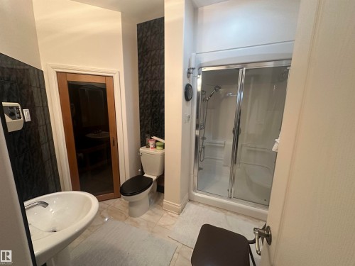 11524 14A Avenue, Edmonton, AB - Indoor Photo Showing Bathroom