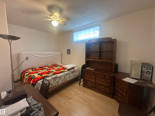 11524 14A Avenue, Edmonton, AB - Indoor Photo Showing Bedroom