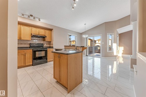 3331 26 Street, Edmonton, AB - Indoor Photo Showing Kitchen