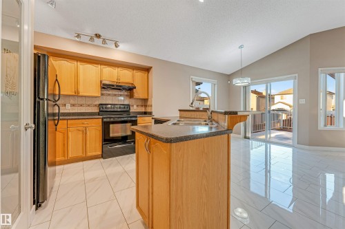 3331 26 Street, Edmonton, AB - Indoor Photo Showing Kitchen