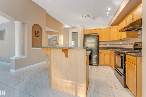 3331 26 Street, Edmonton, AB - Indoor Photo Showing Kitchen