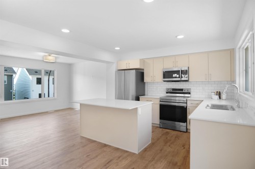 52 525 Secord Boulevard, Edmonton, AB - Indoor Photo Showing Kitchen