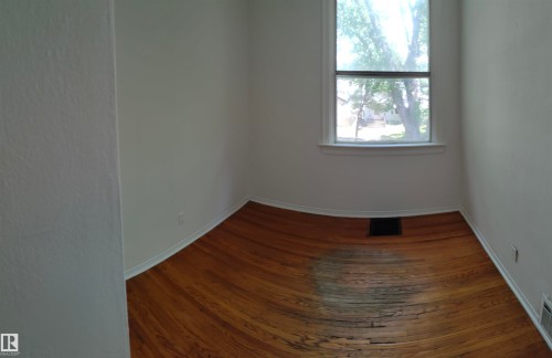 Upper Level - 11320 89 Street, Edmonton, AB - Indoor Photo Showing Other Room