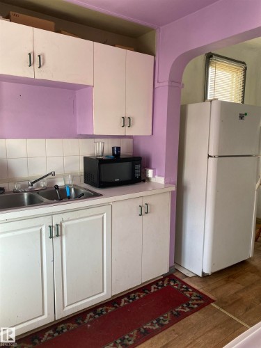 Main Level - 11320 89 Street, Edmonton, AB - Indoor Photo Showing Kitchen With Double Sink