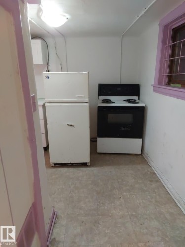 11320 89 Street, Edmonton, AB - Indoor