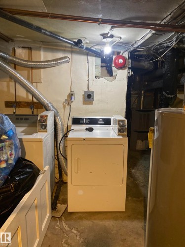 11320 89 Street, Edmonton, AB - Indoor Photo Showing Laundry Room