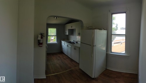 11320 89 Street, Edmonton, AB - Indoor Photo Showing Kitchen