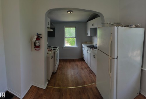 11320 89 Street, Edmonton, AB - Indoor Photo Showing Kitchen