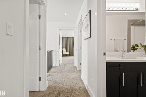 Edmonton, AB - Indoor Photo Showing Bathroom