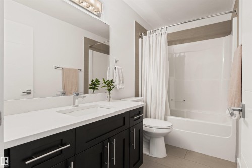 Edmonton, AB - Indoor Photo Showing Bathroom