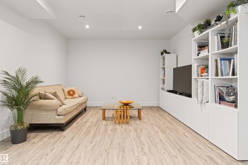 Edmonton, AB - Indoor