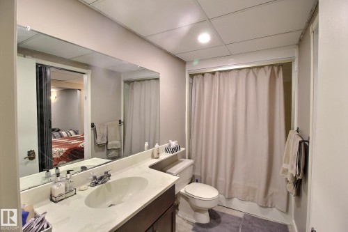 1035 109 Street, Edmonton, AB - Indoor Photo Showing Bathroom