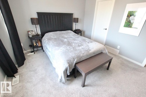 2652 Maple Way, Edmonton, AB - Indoor Photo Showing Bedroom