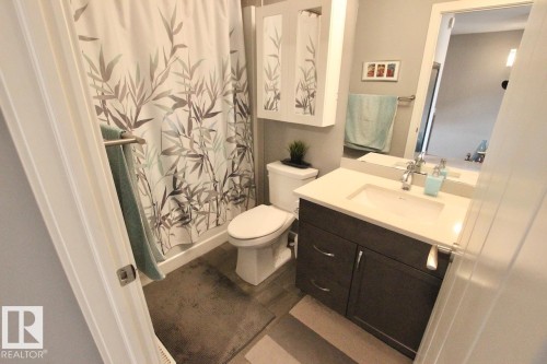 2652 Maple Way, Edmonton, AB - Indoor Photo Showing Bathroom